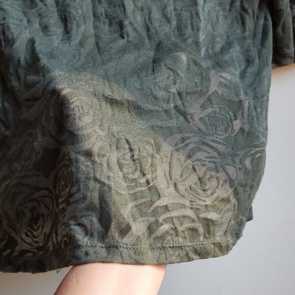 Coldwater Creek Green Stenciled V-Neck Short Sleeve Jersey Size Medium - Picture 8 of 16